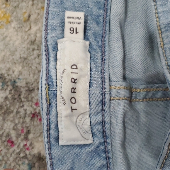 Torrid Light Wash Distressed Skinny Jeans - Picture 6 of 8